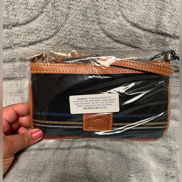 Dooney and Bourke wristlet - black - Picture 1 of 6